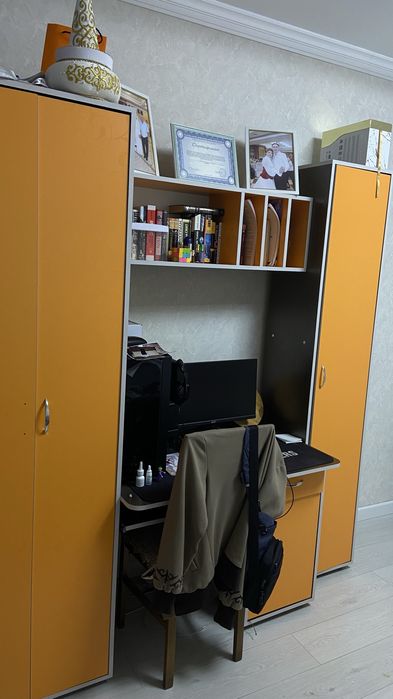 Продается шкаф с встроенным столом