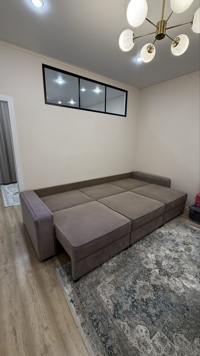 Большой диван для гостиной