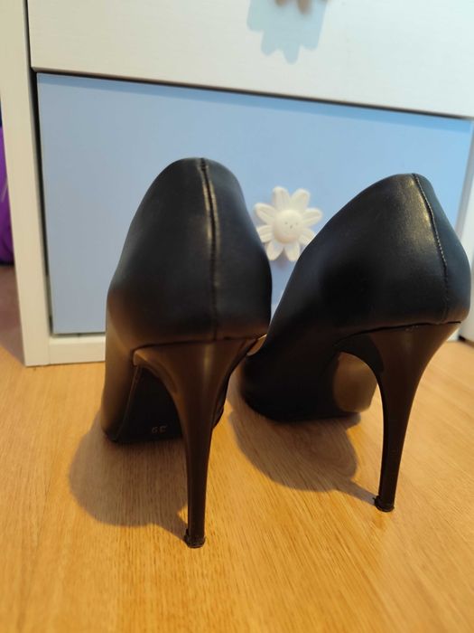 Официални обувки на висок ток