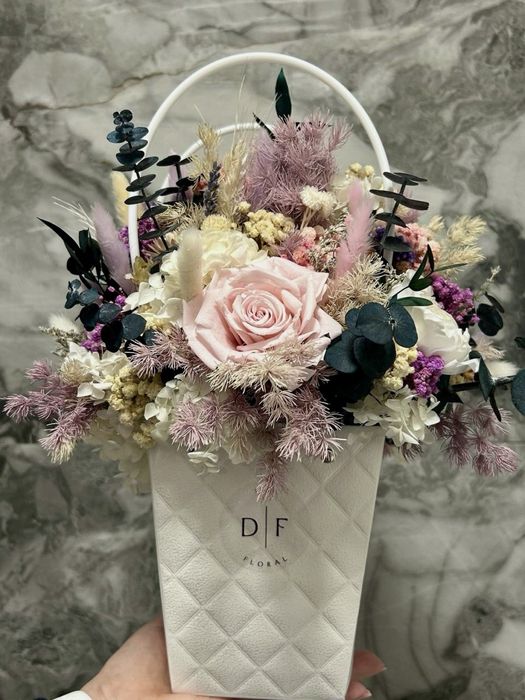 живые невянущие цветы