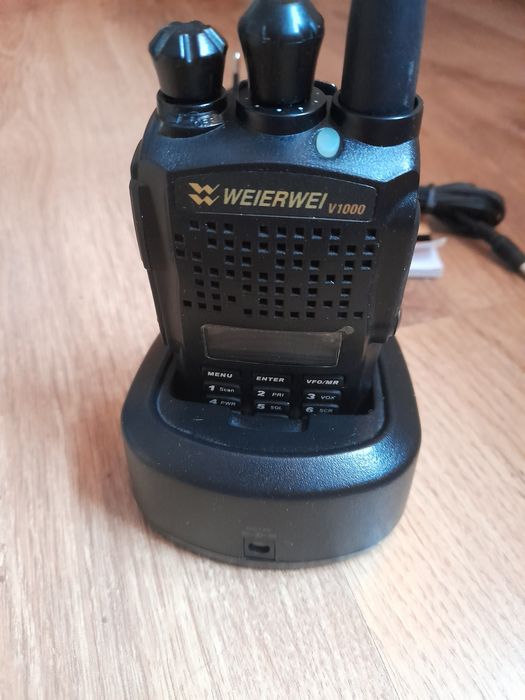 Stație radio emisie recepție 136-175 Mhz,350-390 Mhz,400-470 Mhz