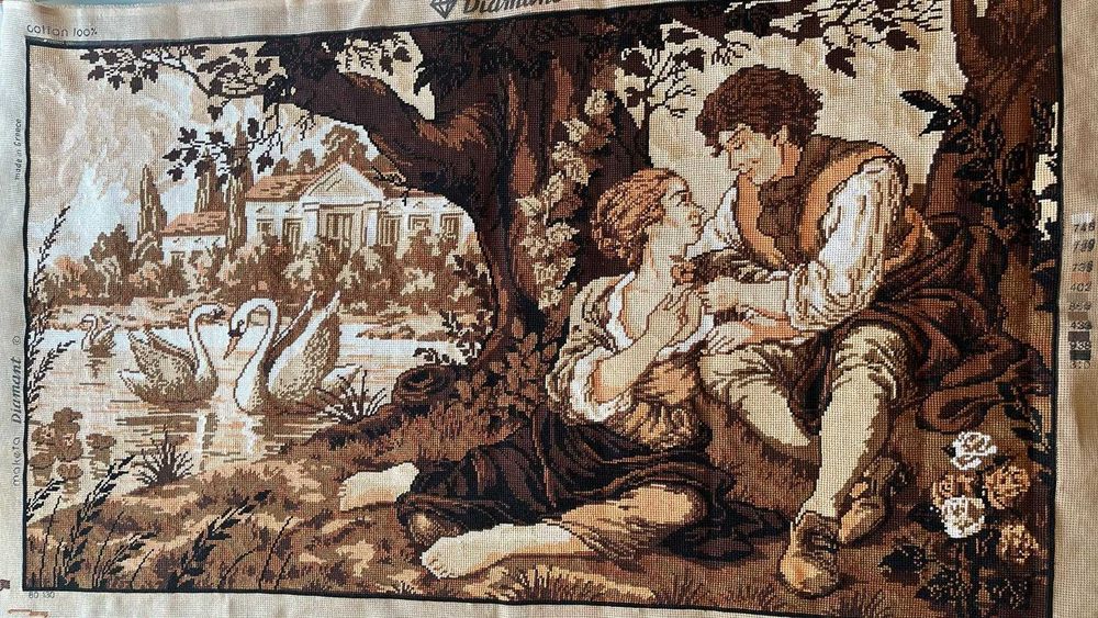 Ръчно шит гоблен Влюбени лебеди