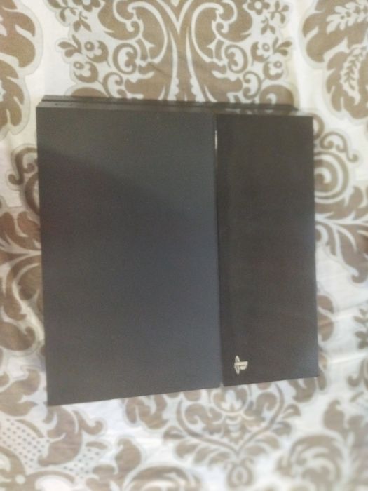 Sony ps4 sotiladi pamyati 1 tb 4 joystik