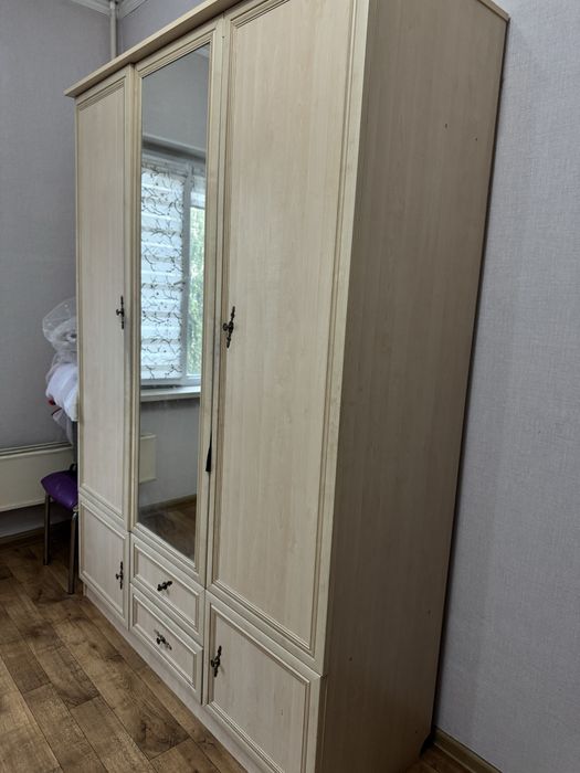 Продаю спальную гарнитуру,кровать,тумба(тумбочка) все вместе