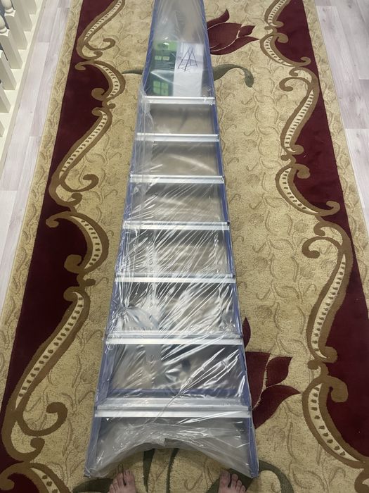 Стальная стремянка.