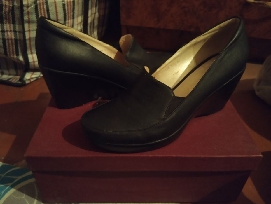 Женская обувь кожанная