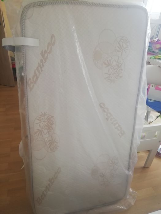 Преносима бебешка кошара Bella