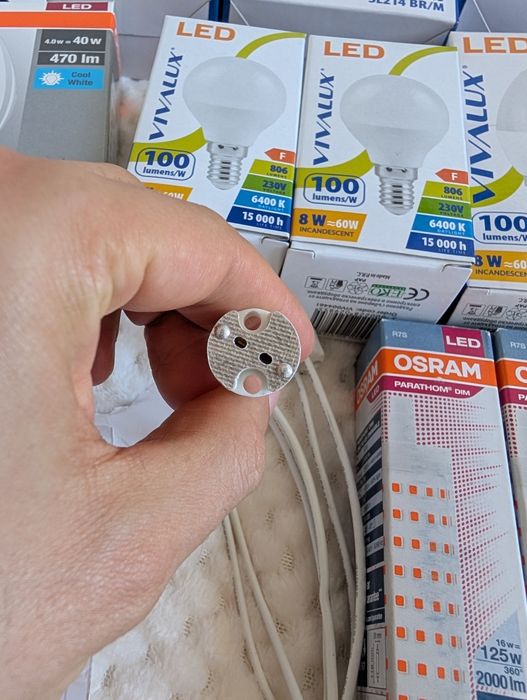 Разнообразни LED крушки и фасунги