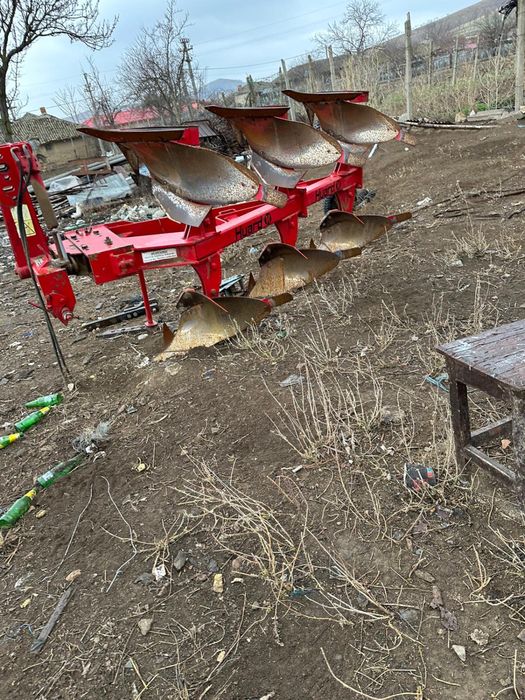 Tractor LS plus 90 ,4x4 + plug Huard reversibil 3 cormoane