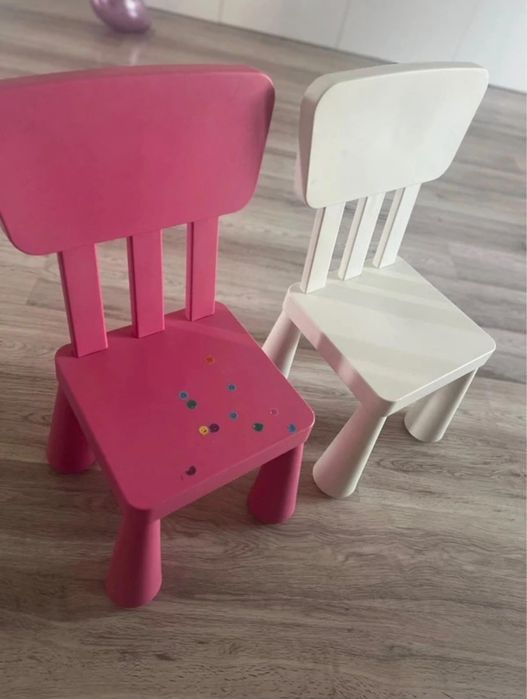 Vând măsuță Ikea copii plus două scaune