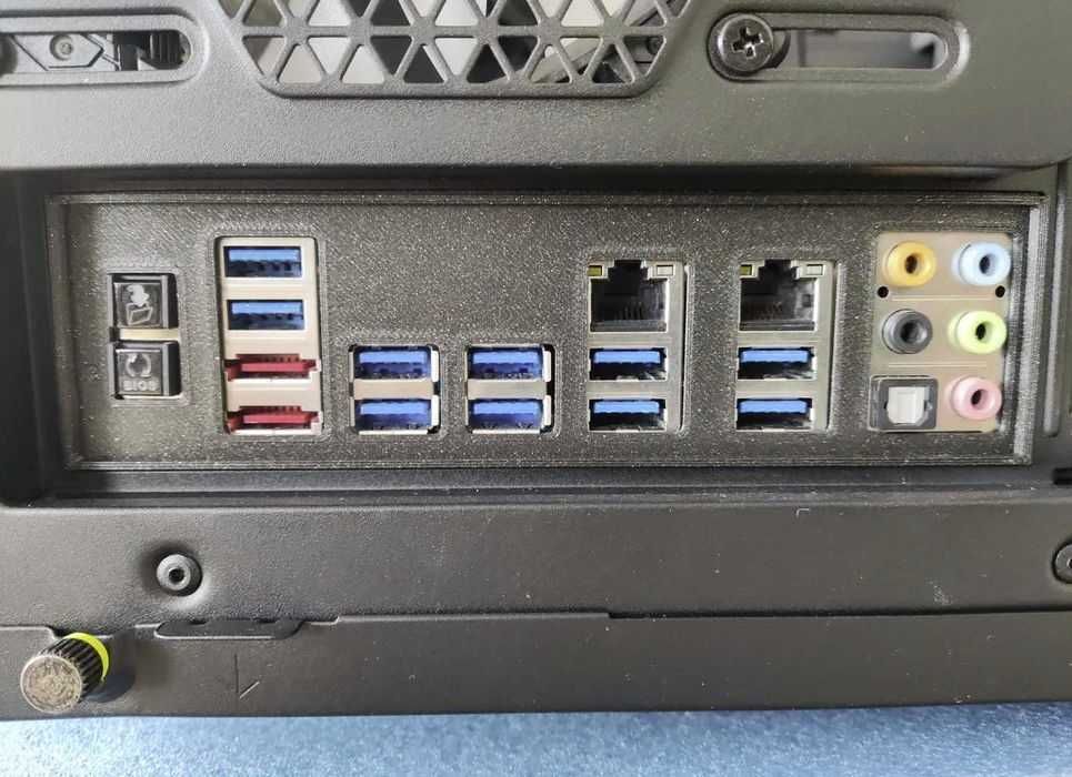 Universal IO shield 3D print pentru orice model de placa de baza