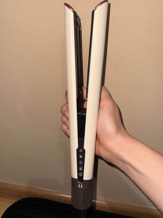Dyson Aistrait -