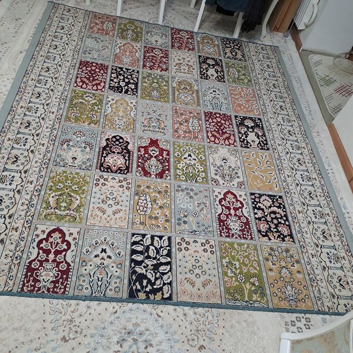 Ковер  в хорошем состояний.