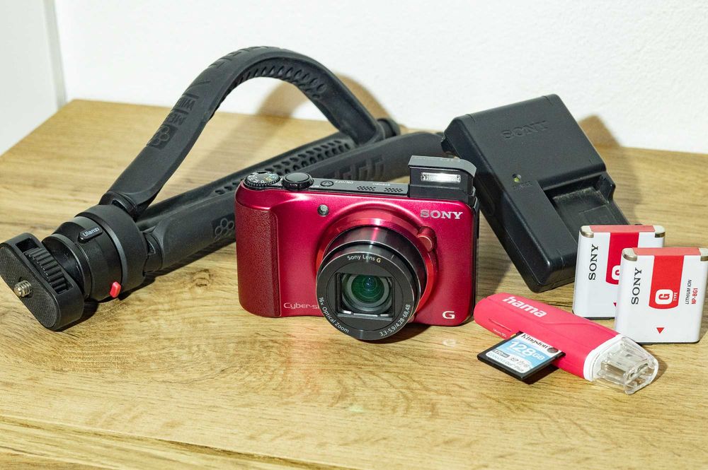 Camera Foto Digitala Sony DSC-HX10V 128 GB (+2 baterii) si trepied