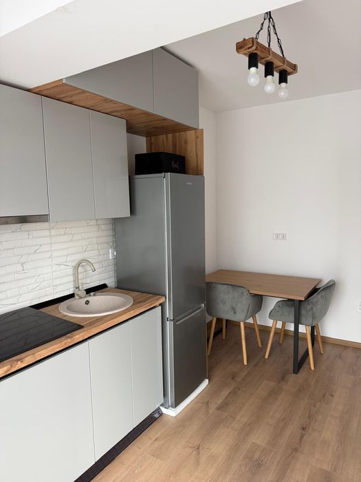 Închiriez garsoniera