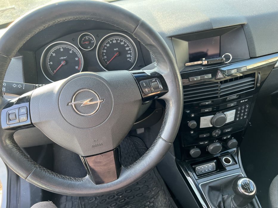 Опел Астра  Х / Opel Astra H комби 1.7 cdti