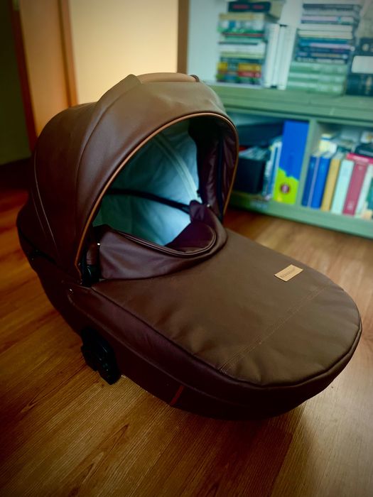 Cărucior Krausman Topaz lux maro 3 în 1 + cadou