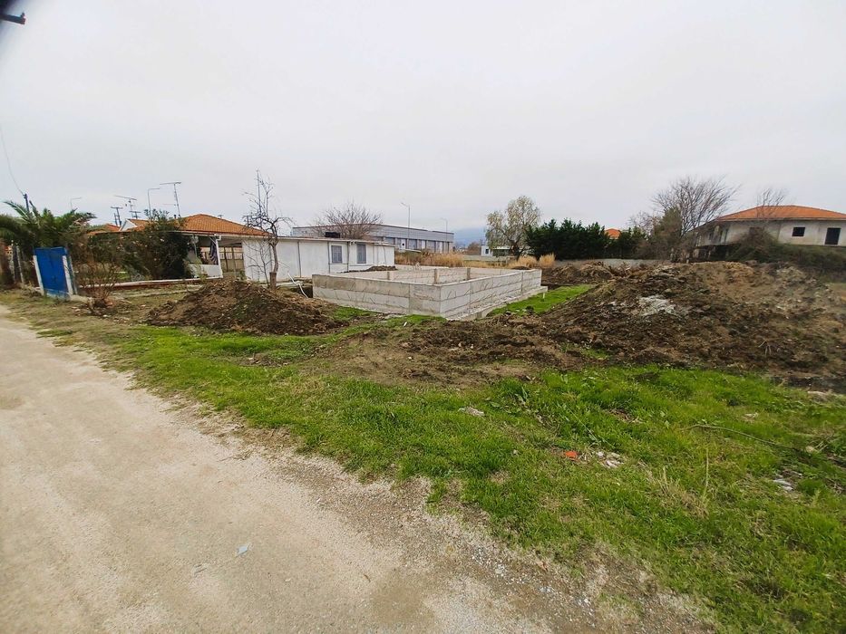 Строеж за инвестиционна къща с 3 студия  в Неа Врасна, Гърция