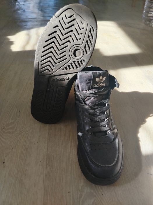 Продам обувь кроссовки