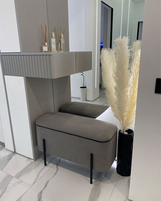 Мягкая банкетка и пуфики - Идеально для прихожей/спальни