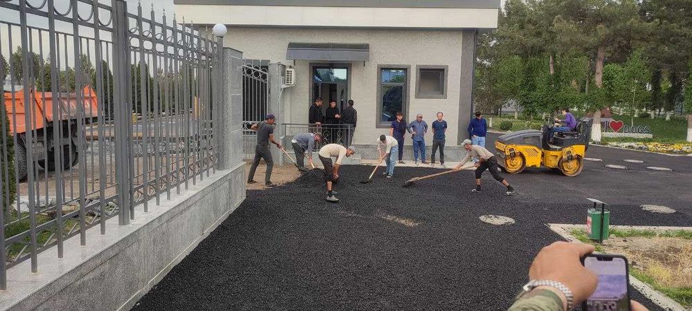 Асфальт ёткизиш хизмати сифатли ва арзон латоклар,бардёрлар урнатамиз.