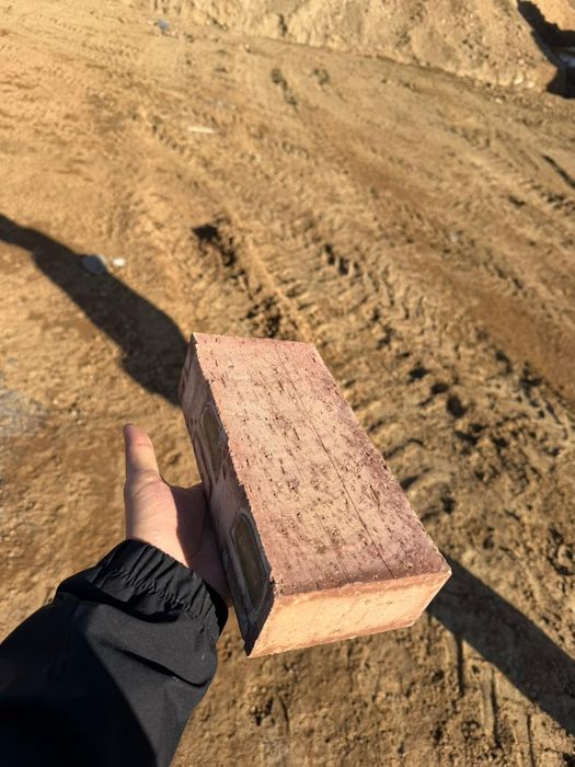 Красные кирпичи М200