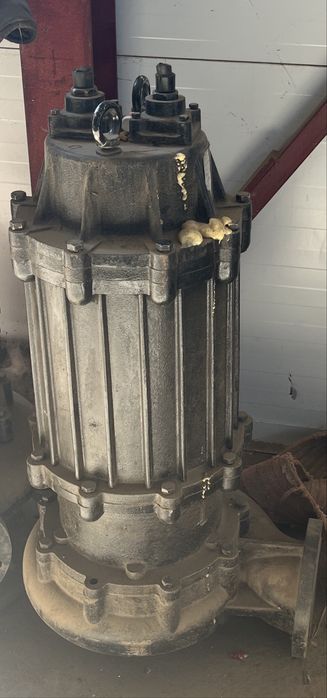 Продаю погружной насос LEO