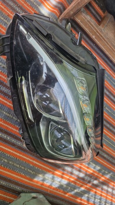 Far stanga mercedes w205