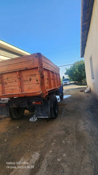 Zil mashinasi  sotiladi