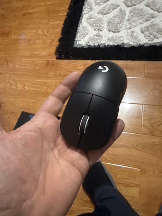 Mouse Gaming Logitech Pro X Superlight negru si alb