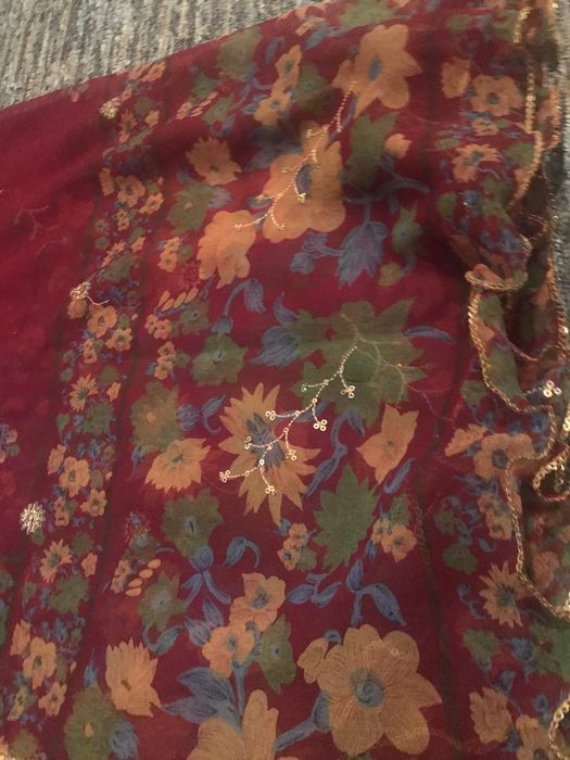 Esarfa eleganta, model floral