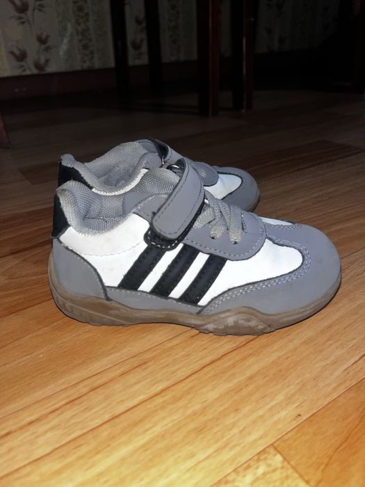 ботинки и крассовки за 4500тенге