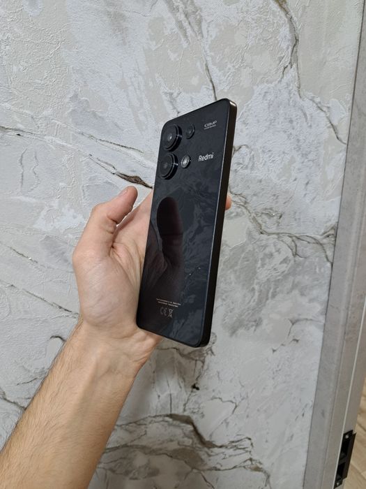 Продам Redmi note 13 память 8+4/256
