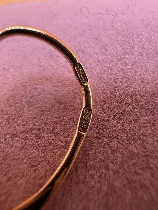 Продам золотые серьги.