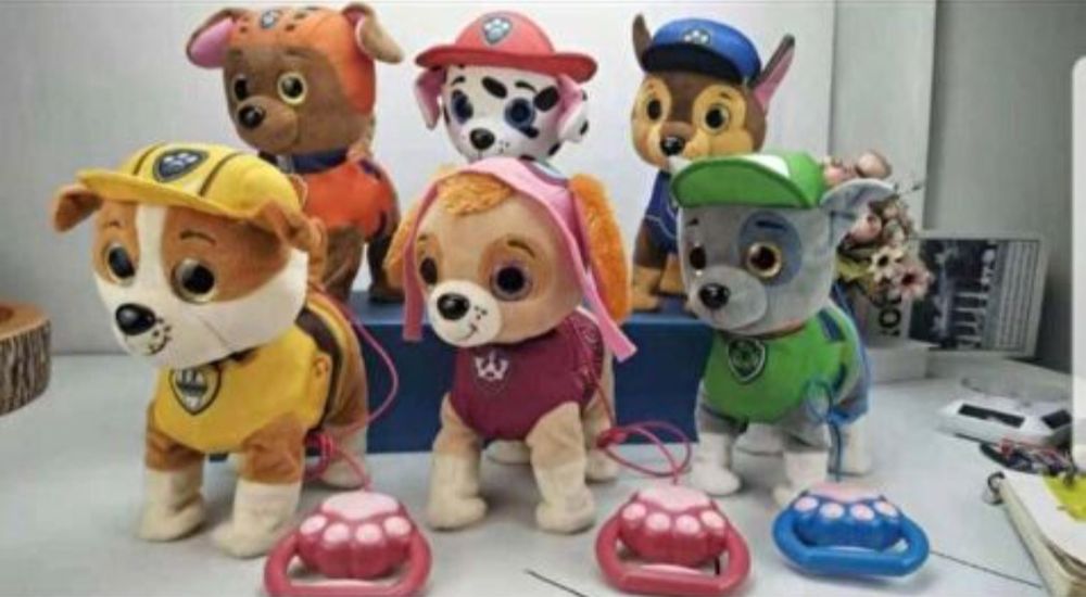 Интерактивни кучета на Пес патрул с повод