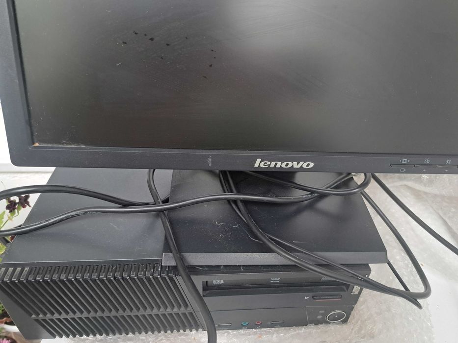 Професионален монитор Lenovo.     
  22 инча