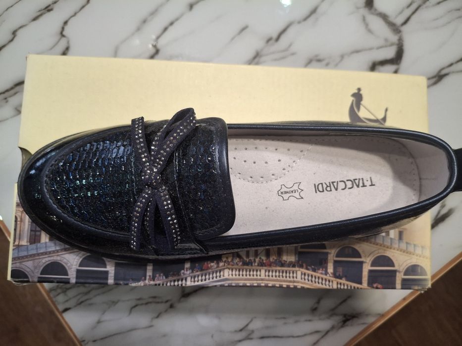 Продам детские лоферы