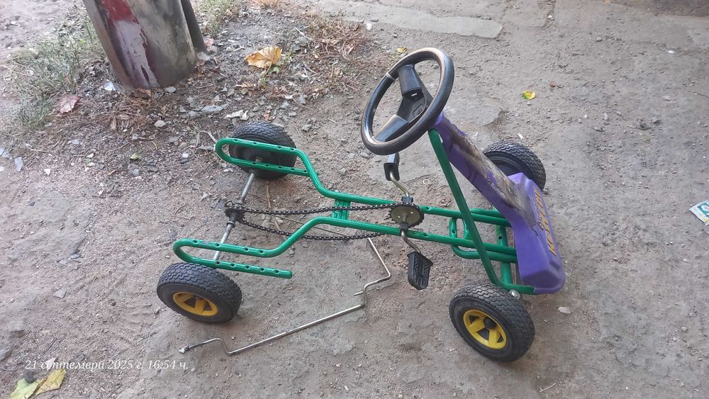 Детска количка с педали