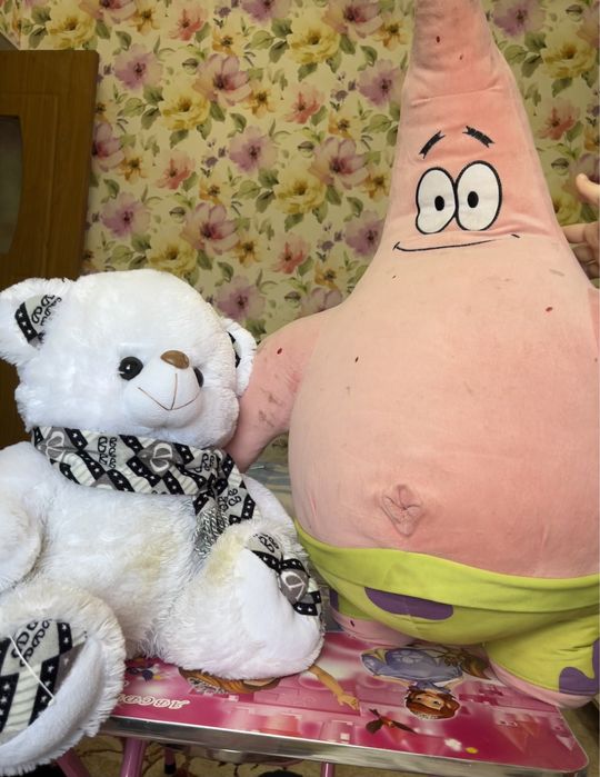 Продам игрушки и детскую парту