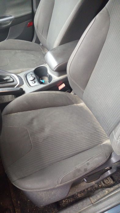 Dezmembrez Ford Focus Ghia 1.6 Tdci 2013