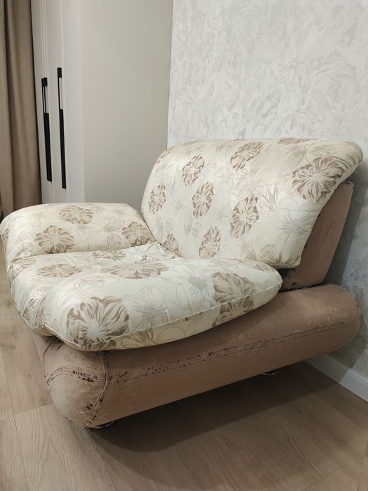 Кресло широкое удобное