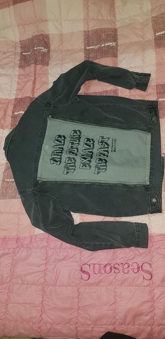 Продам джинсовую куртку унисекс Just