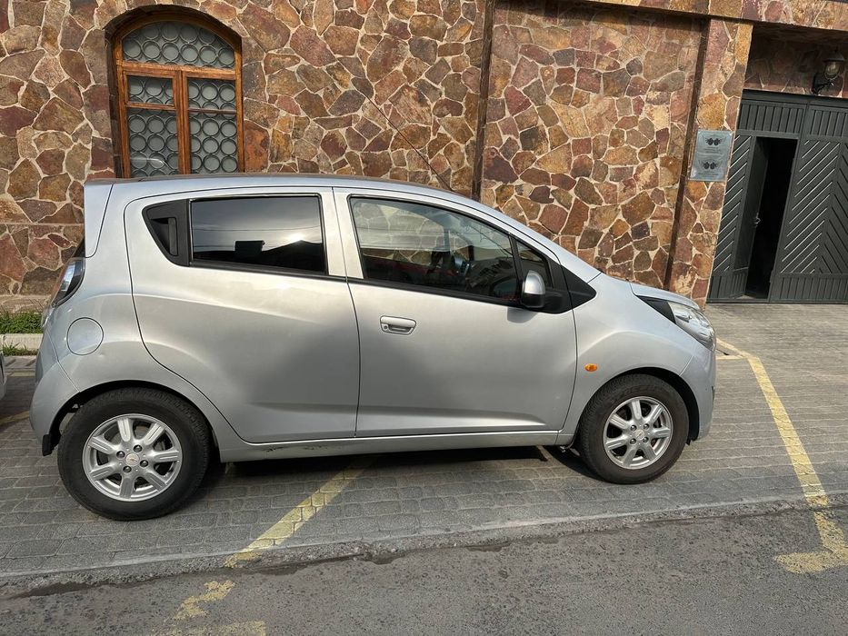 Продам Спарк 2011 года машина в хорошем состоянии