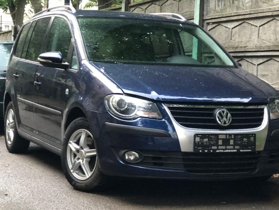 Vând sau schimb Volkswagen Touran 2010 1.4 tsi