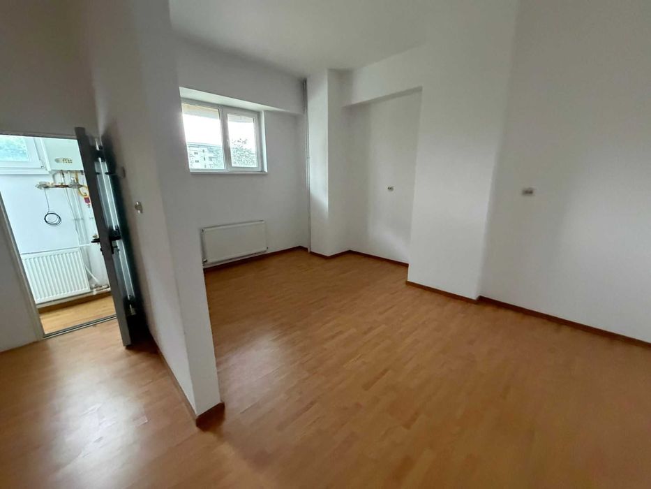 Spatiu comercial de inchiriat.  Str Stefan cel Mare .Zona Rompetrol