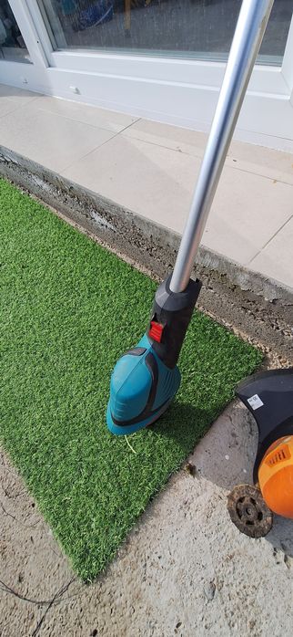 Masinabde tuns iarba pe benzina