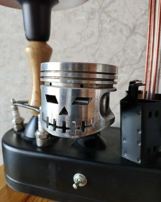 Настольная лампа с термометром