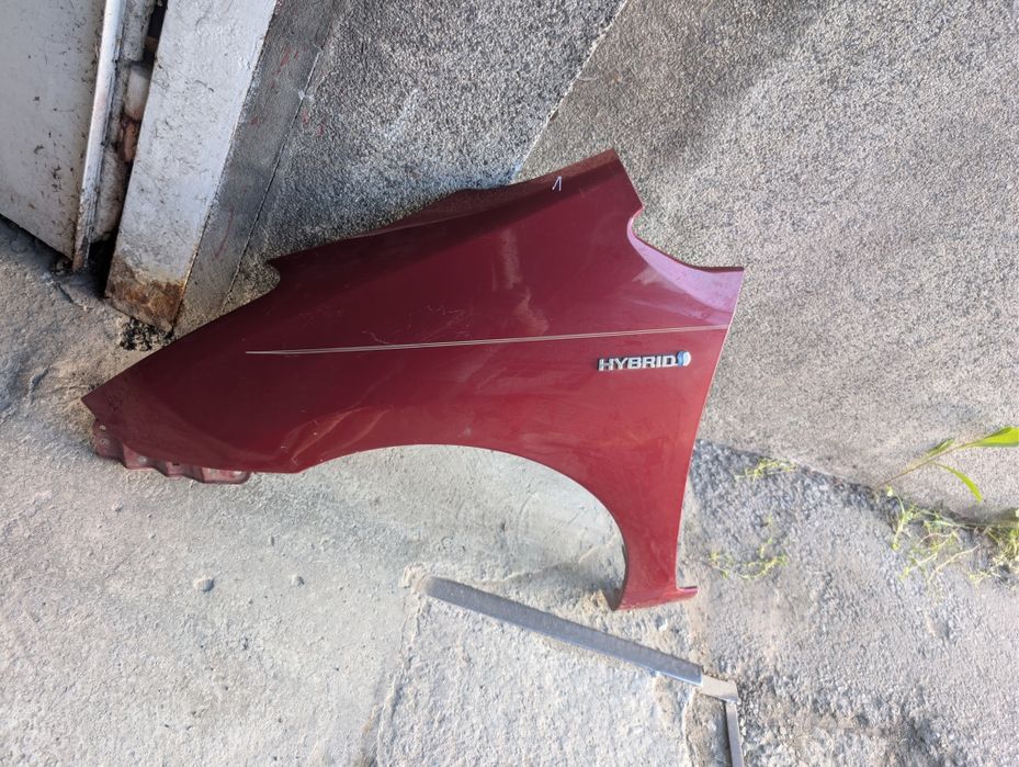 Продавам на части  приус / prius 2, калник, врати