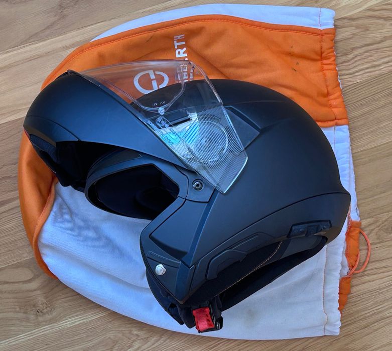 Мото каска черен мат 55 размер Schuberth C4 flip up black ma