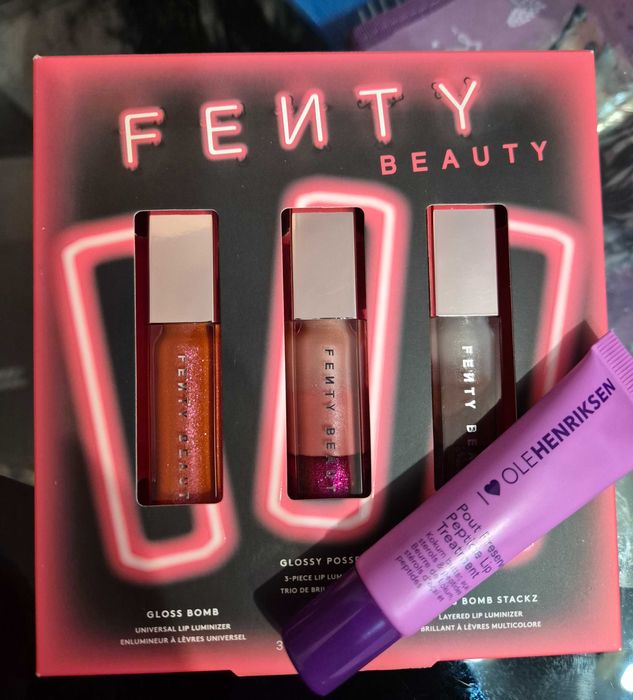 Комплект гланцове Fenty beauty